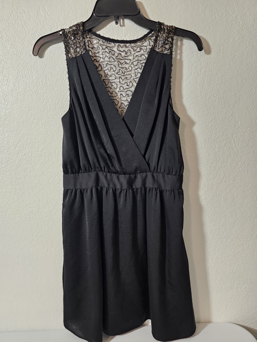 BCBGeneration 4 Women's Black Gold Sequin V-Neck Sleeveless Short Cocktail Dress